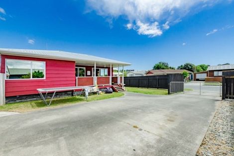 Photo of property in 96 Queens Road, Waikanae Beach, Waikanae, 5036