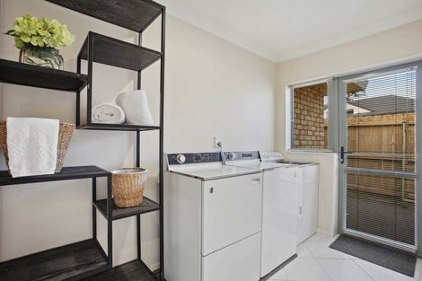 Photo of property in 11 Conacher Close, East Tamaki Heights, Auckland, 2016