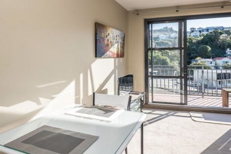 Photo of property in Atrium Towers, 6n/154 The Terrace, Wellington Central, Wellington, 6011