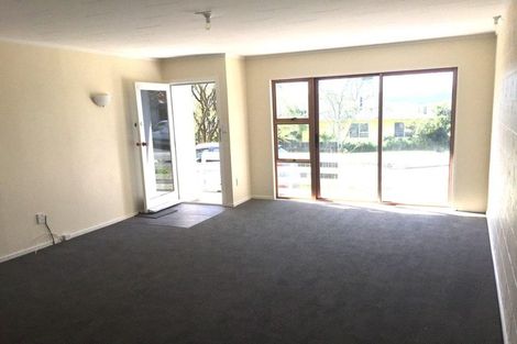 Photo of property in 95a Stewart Drive, Newlands, Wellington, 6037
