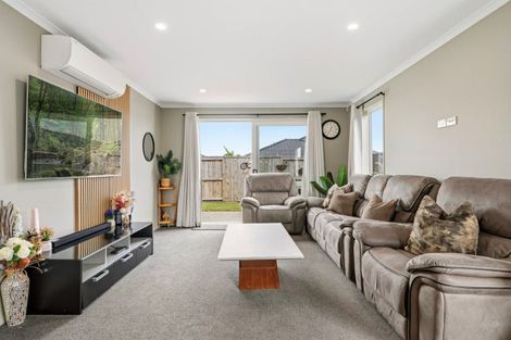 Photo of property in 10 Empire Crescent, Papamoa, 3118