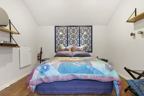 Photo of property in 27 Turanga Road, Henderson Valley, Auckland, 0612