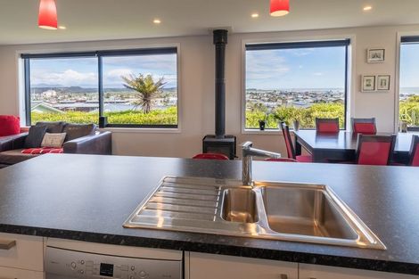 Photo of property in 37 Whitcombe Terrace, Hokitika, 7810