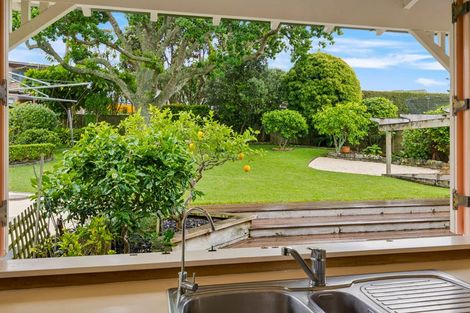 Photo of property in 6 Seabreeze Road, Narrow Neck, Auckland, 0624