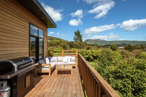 Photo of property in 30 Waimarama Street, Waikawa, Picton, 7220