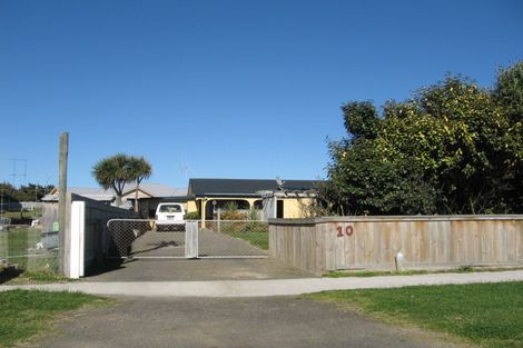 Photo of property in 10 Himatangi Street, Himatangi Beach, Foxton, 4891