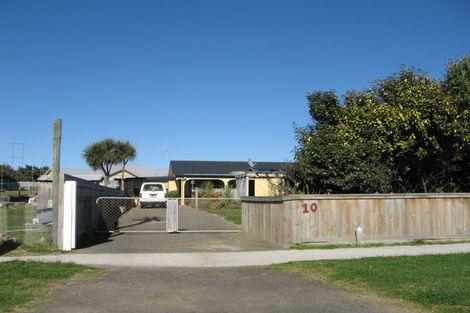 Photo of property in 10 Himatangi Street, Himatangi Beach, Foxton, 4891