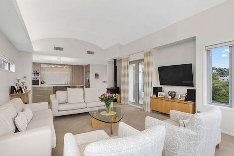 Photo of property in 32 Drayton Drive, Mount Pleasant, Christchurch, 8081