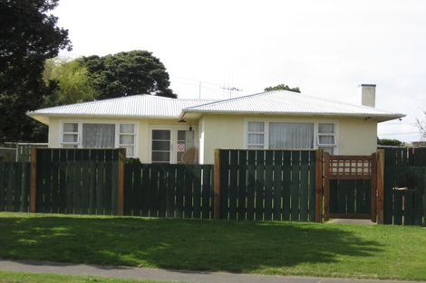 Photo of property in 50 Thatcher Street, Castlecliff, Whanganui, 4501