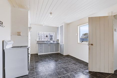 Photo of property in 12 Mills Street, Eltham, 4322