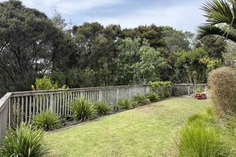 Photo of property in 42 Ravenstone Place, Chatswood, Auckland, 0626