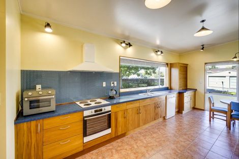 Photo of property in 222a Grove Road, Mayfair, Hastings, 4122