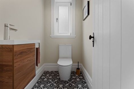 Photo of property in 156 Hackthorne Road, Cashmere, Christchurch, 8022