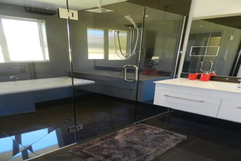 Photo of property in 92 Palmers Road, New Brighton, Christchurch, 8083