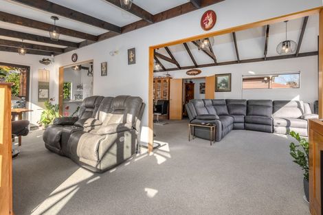 Photo of property in 19 Pehi Kupa Street, Waikanae, 5036