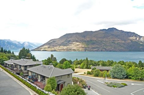 Photo of property in Arno Apartment, 1/8 Mckerrow Place, Sunshine Bay, Queenstown, 9300