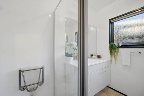 Photo of property in 2/983 Beach Road, Torbay, Auckland, 0630