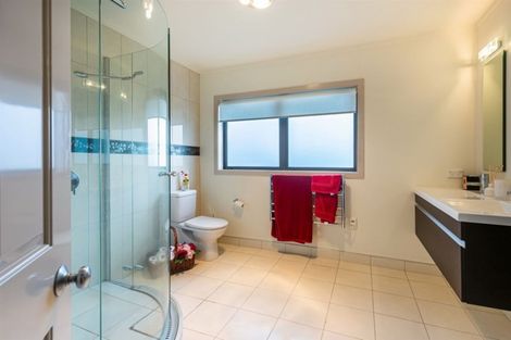 Photo of property in 10 Bundoran Way, Pinehill, Auckland, 0632