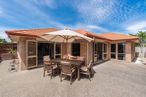 Photo of property in 8 Leanne Way, Waikanae Beach, Waikanae, 5036