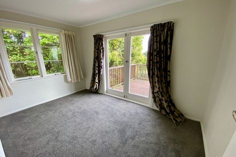 Photo of property in 229 Wairau Road, Totara Vale, Auckland, 0627