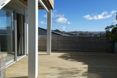 Photo of property in 20b Chetwode Grove, Newlands, Wellington, 6037