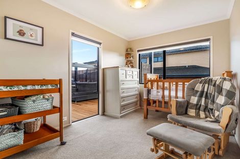 Photo of property in 2 Laura Street, Kelston, Auckland, 0602