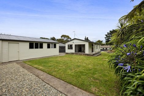 Photo of property in 118 Riversdale Drive, Merrilands, New Plymouth, 4312