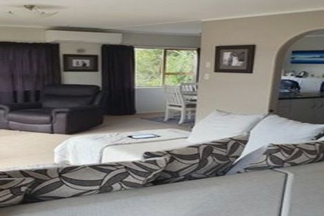 Photo of property in 1/83 Daffodil Street, Titirangi, Auckland, 0604