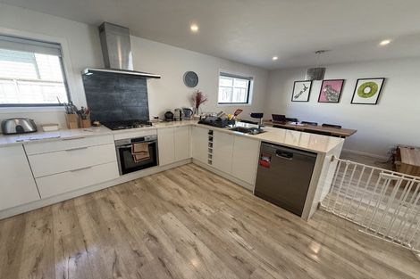 Photo of property in 22a Sylvan Crescent, Te Atatu South, Auckland, 0610