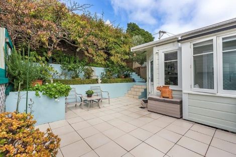 Photo of property in 48 Hawker Street, Mount Victoria, Wellington, 6011