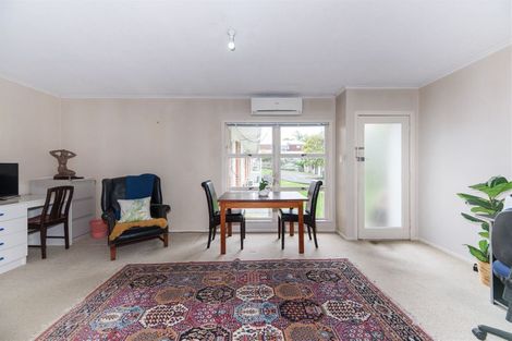 Photo of property in 2/49 Corunna Road, Milford, Auckland, 0620