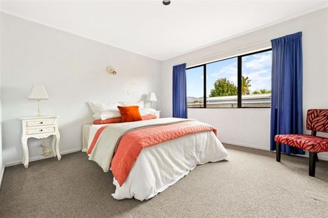 Photo of property in 2a Rixon Place, Te Atatu Peninsula, Auckland, 0610