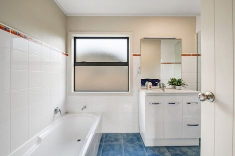 Photo of property in 11 Pineview Lane, Helensville, 0875