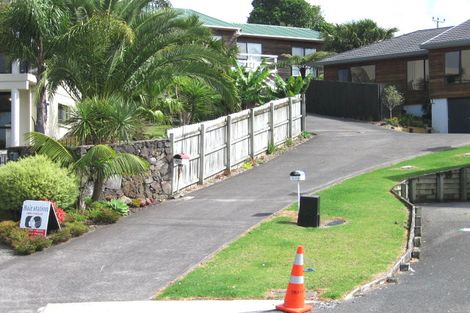 Photo of property in 1/28 Sailfish Drive, West Harbour, Auckland, 0618