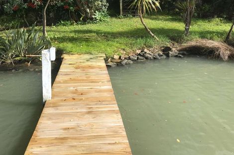 Photo of property in 27 Ferry Parade, Herald Island, Auckland, 0618