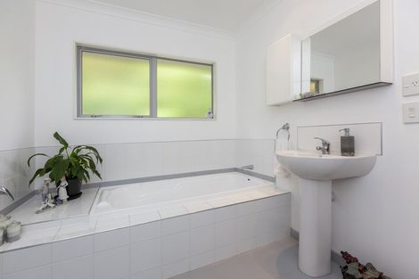 Photo of property in 8 River Glade, Waikanae, 5036