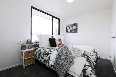 Photo of property in 4/7 Barneys Farm Road, Clendon Park, Auckland, 2103