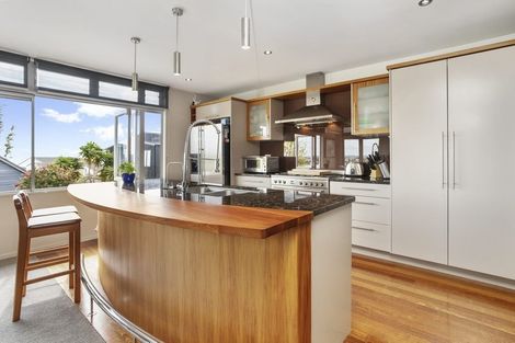 Photo of property in 2/164 Aberdeen Road, Campbells Bay, Auckland, 0620