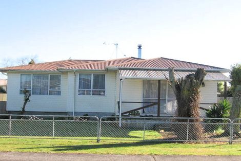 Photo of property in 3 Cooper Place, Papakura, 2110