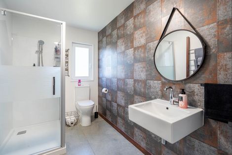 Photo of property in 12 Mahia Lane, Waikanae, 5036