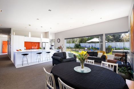 Photo of property in 4 Neve Place, Strandon, New Plymouth, 4312