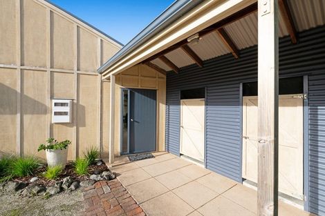 Photo of property in 11 Pineview Lane, Helensville, 0875