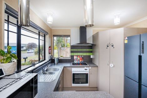 Photo of property in 10 Boston Parade, Kelvin Grove, Palmerston North, 4414