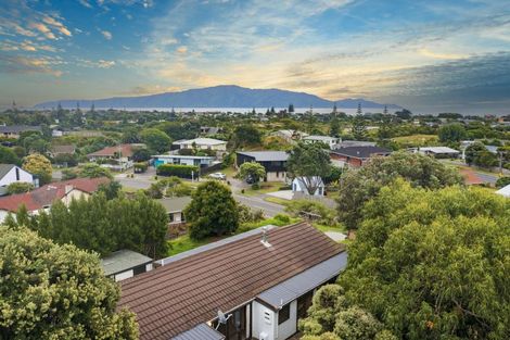 Photo of property in 2 Flaxmere Street, Waikanae Beach, Waikanae, 5036