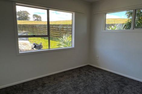 Photo of property in 17 Sumich Place, West Harbour, Auckland, 0618