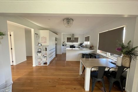 Photo of property in 63 Edgewater Drive, Pakuranga, Auckland, 2010