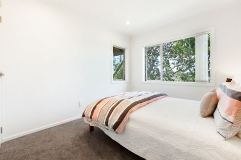 Photo of property in 2/19 Limmer Place, Browns Bay, Auckland, 0632