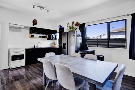 Photo of property in 48 Camberwell Road, Hawera, 4610