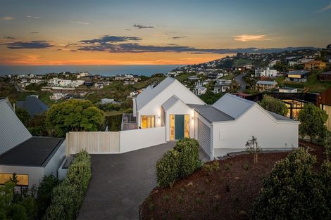 Photo of property in 9 Drayton Drive, Mount Pleasant, Christchurch, 8081