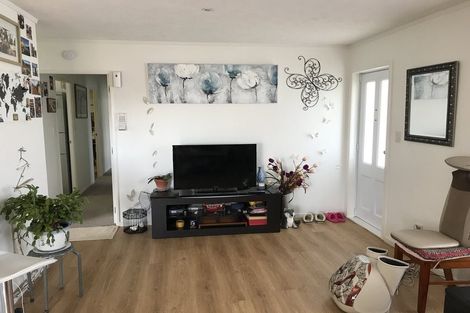 Photo of property in 2/27 Gosford Drive, Botany Downs, Auckland, 2010